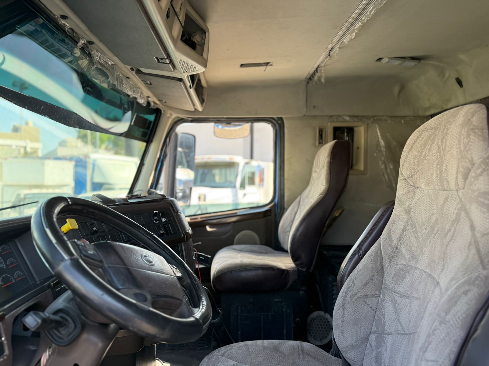 Volvo VNL  64T